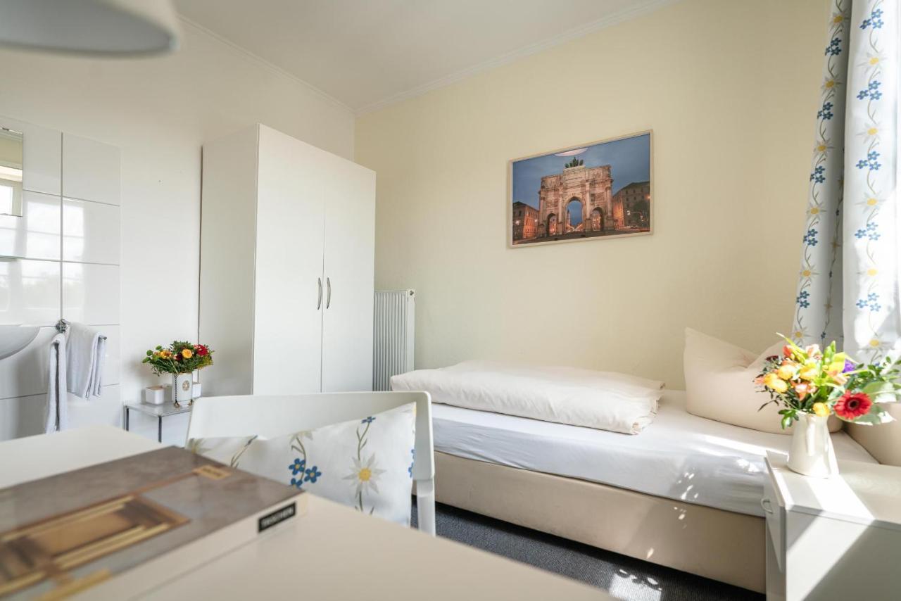 Hotel-pension Am Siegestor 3* München