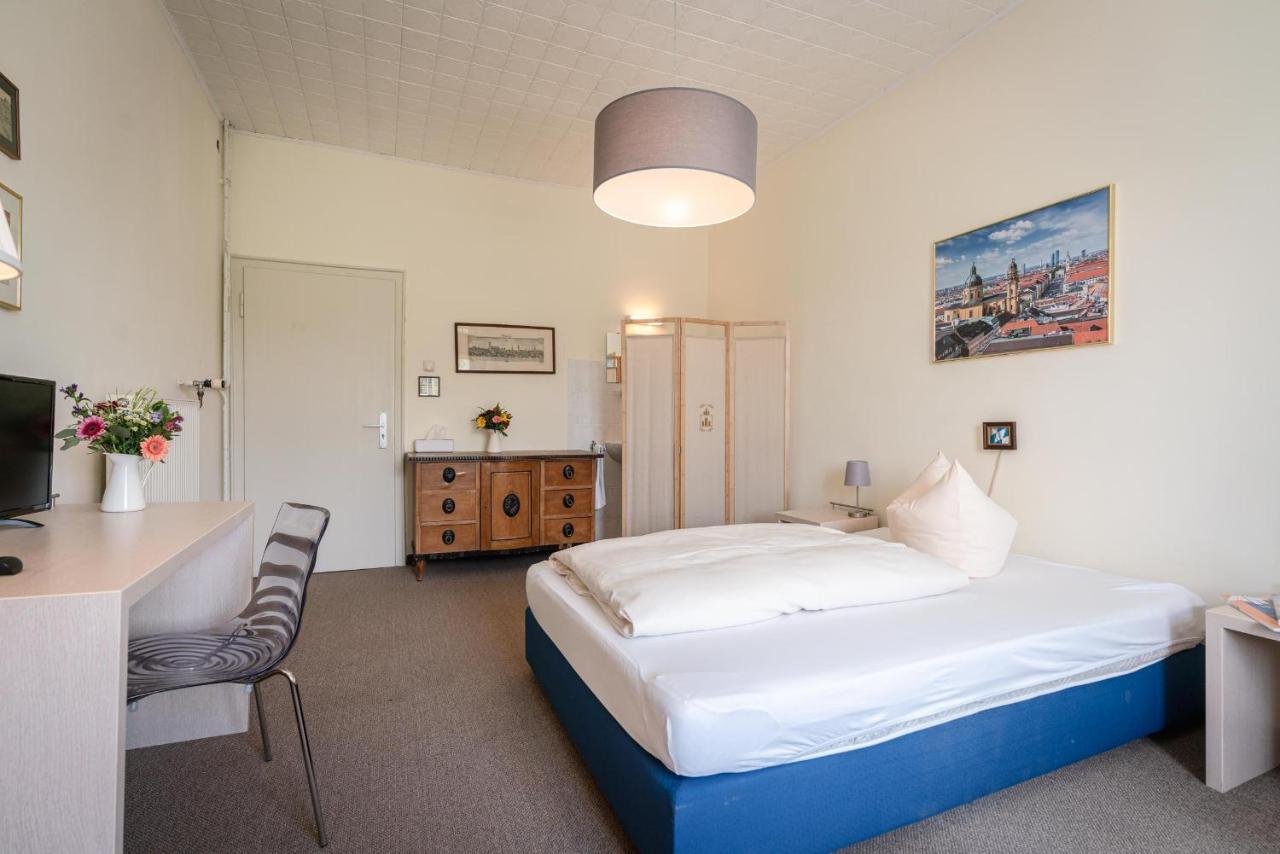 Hotel-pension Am Siegestor 3* München