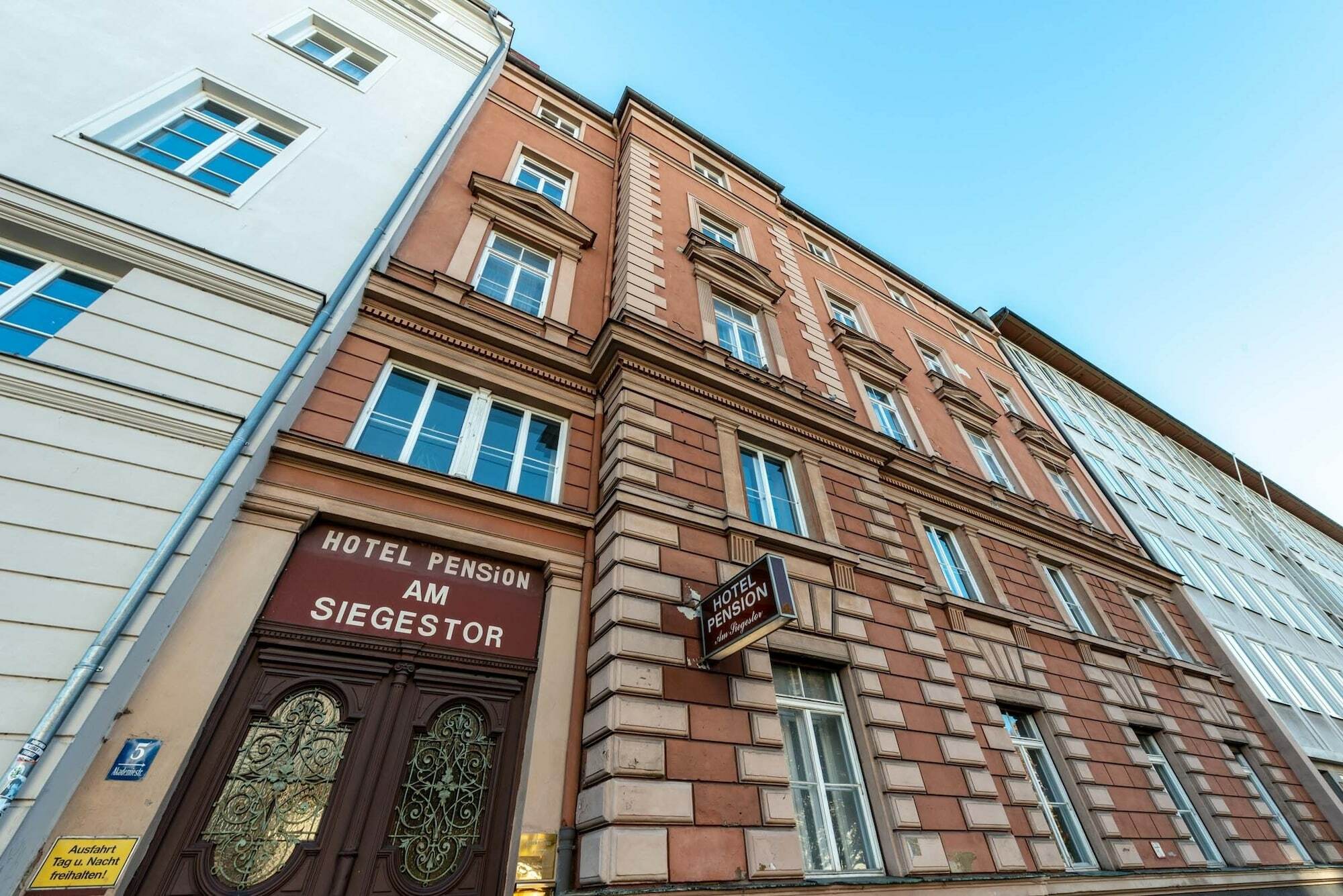 Hotel-pension Am Siegestor 3*